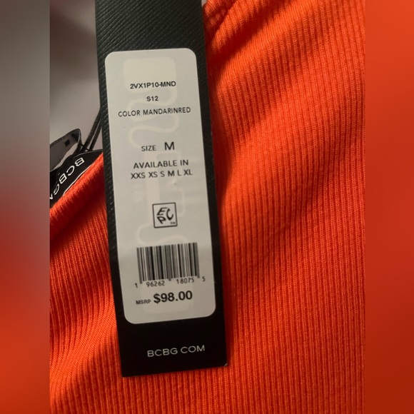 💐NWT BCBGMAXAZRIA One Sleeve Cutout Top.💐 - Picture 3 of 5